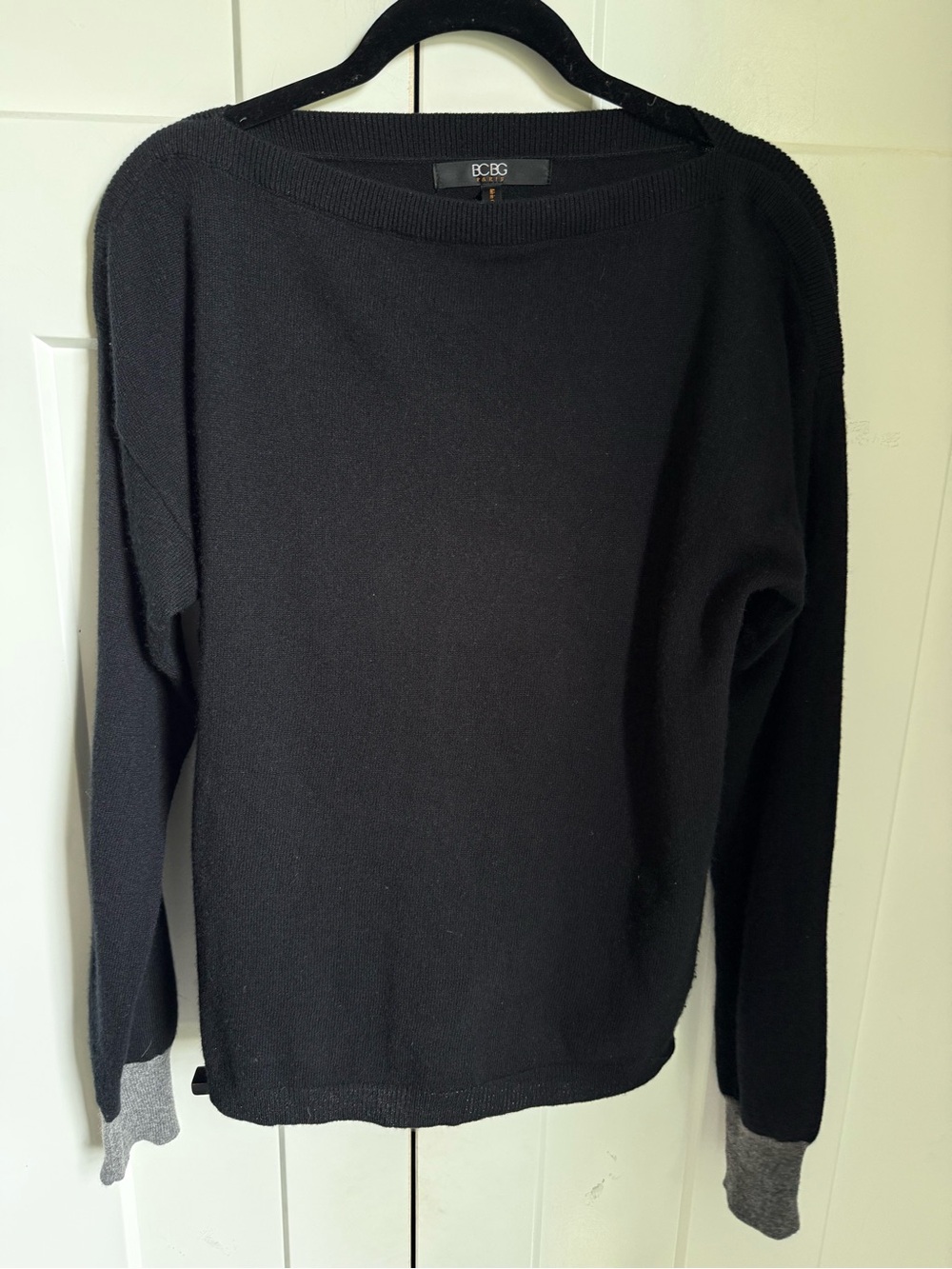 BCBG 100% Cashmere Black Boat neck Sweater with Gray Cuff Detail - Picture 2 of 7